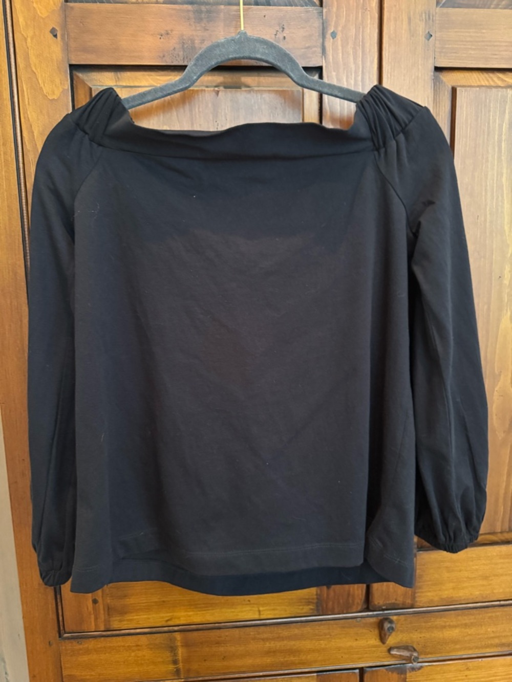 LOFT Size Small Black Women's Elastic Off-Shoulder Long Sleeve Top. EUC